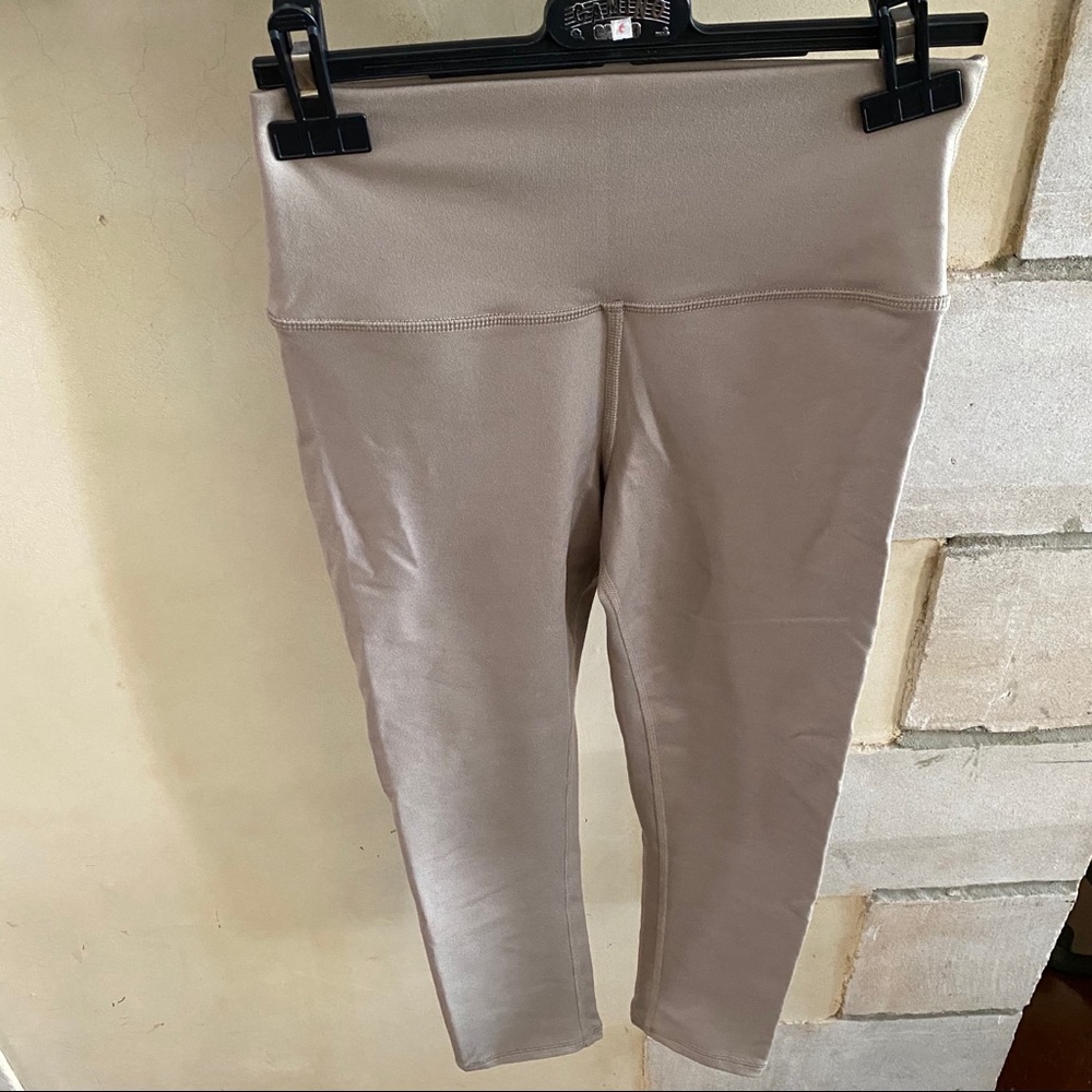 High-Waist Airbrush Capri - Picture 5 of 13